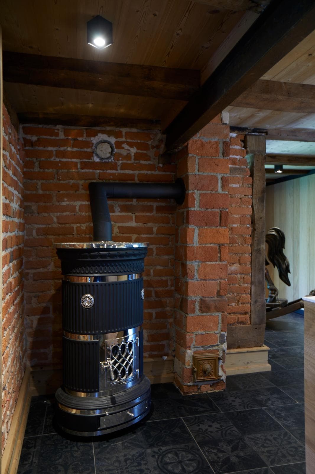 Poêle ancien dans une rénovation contemporaine — projet sur-mesure Projectbox W14