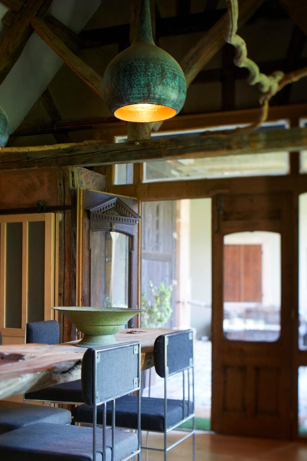 Bar sur-mesure sous charpente bois